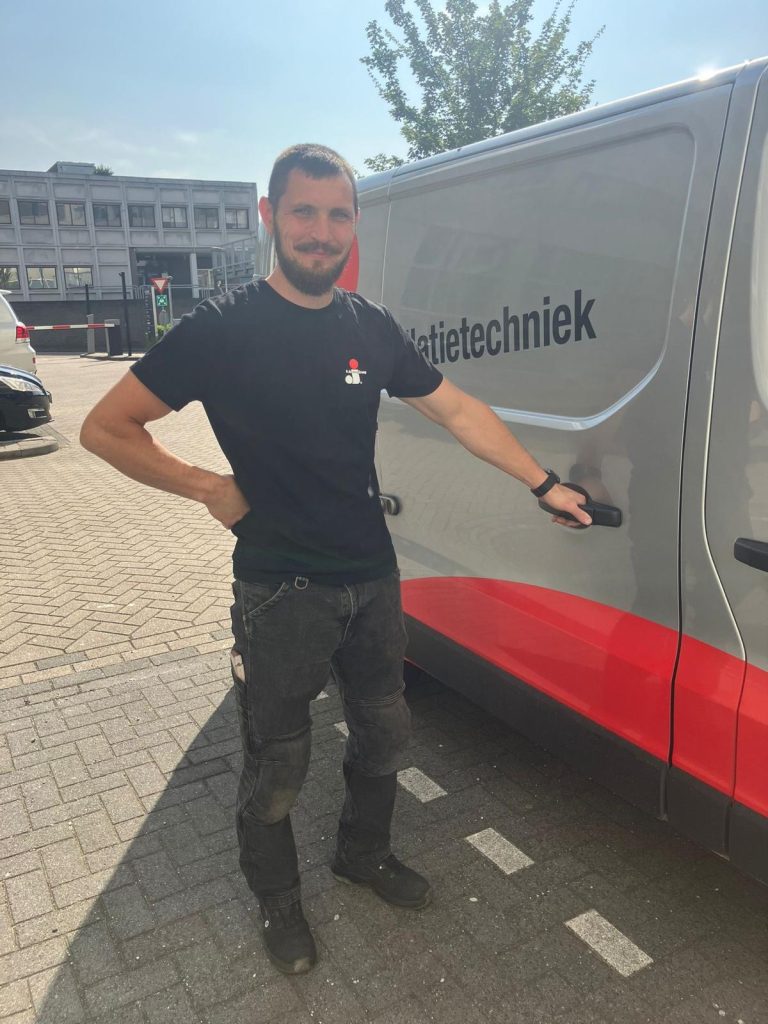 Medewerker A. de Jong